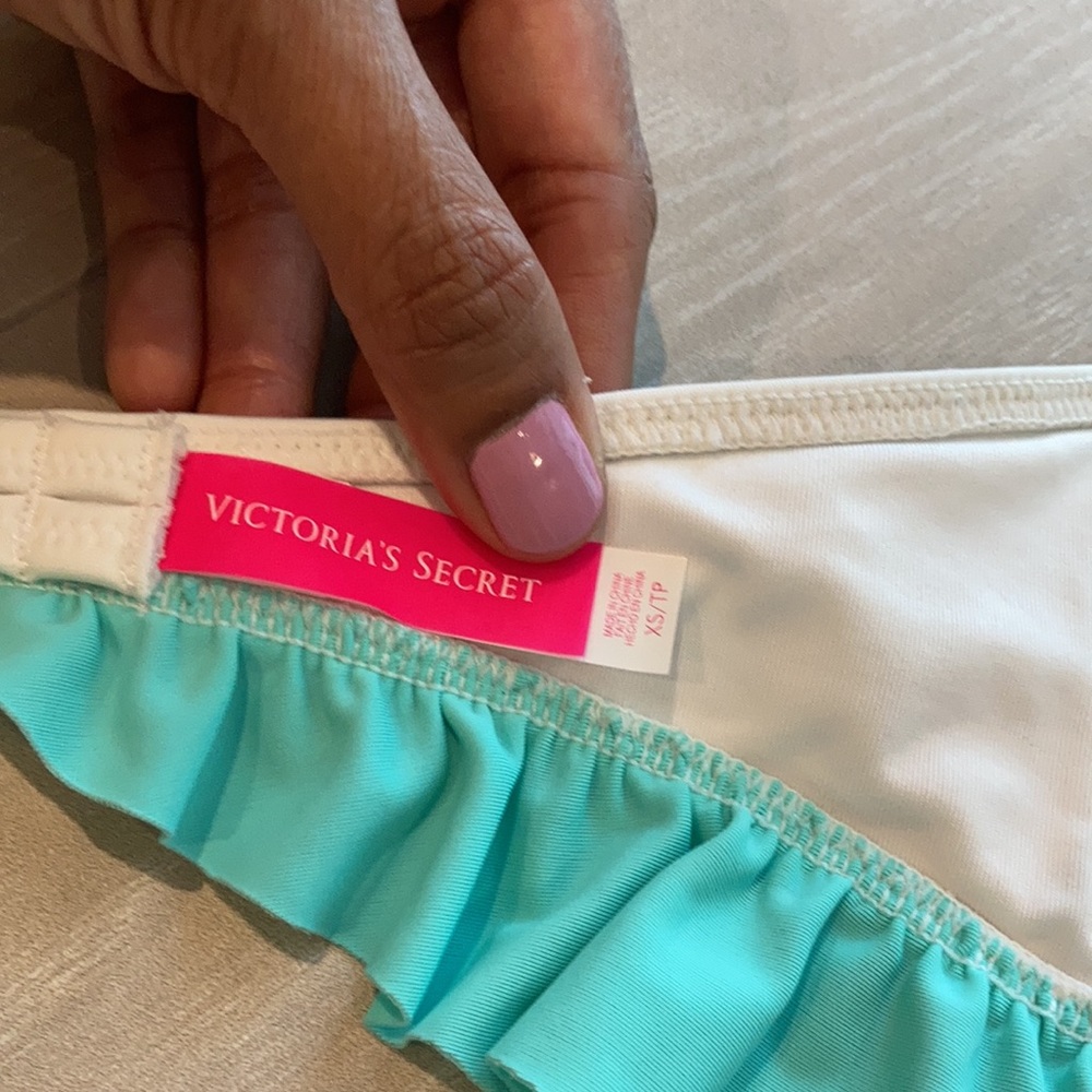 🌊Victoria’s Secret Tropical Ruffle Bikini Set🌊 - Picture 6 of 7